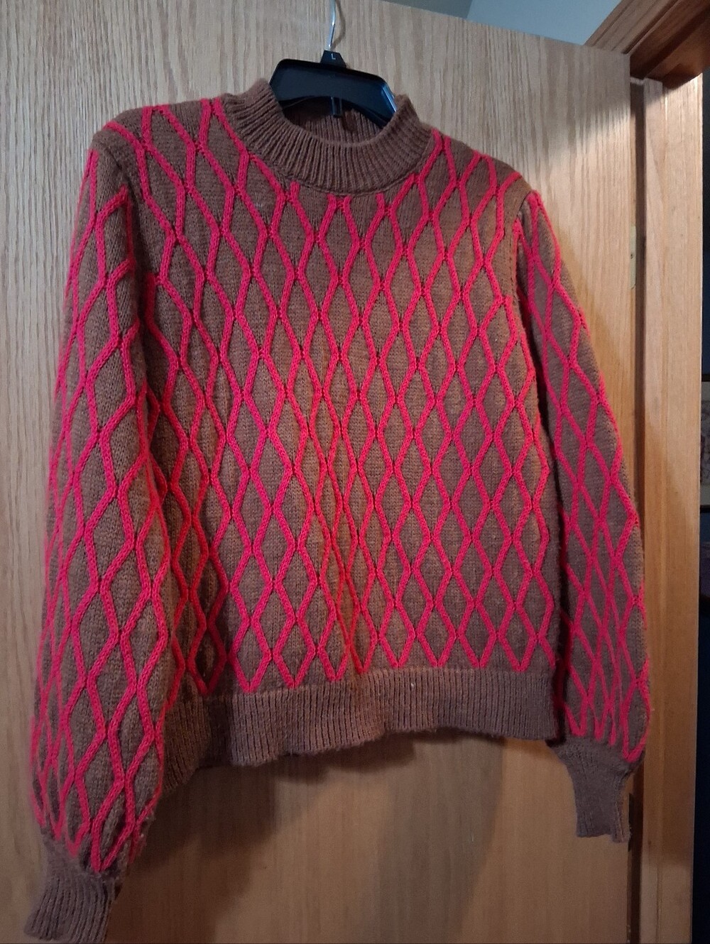 Même Road knit sweater, made in italy, Brown with pink diamond cable Pattern